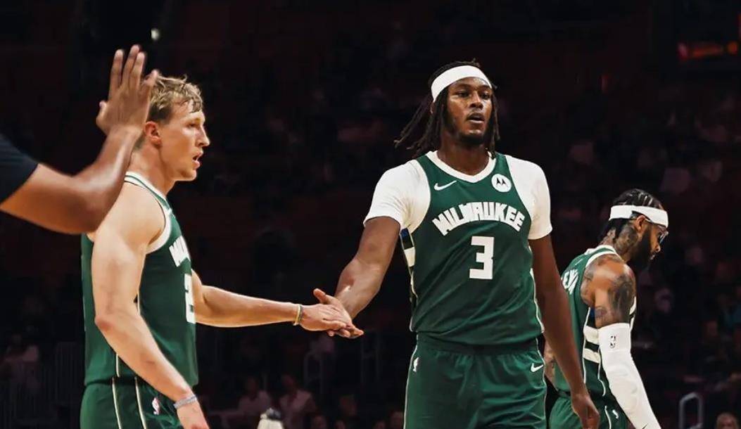 里程碑夜密尔沃基雄鹿外线爆发,中超今晨刷纪录,话题不断,团队化学反应显著 里程碑夜密尔沃基雄鹿外线爆发,中超今晨刷纪录,话题不断,团队化学反应显著